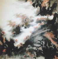 巖谷之夢(69*69cm)以《巖》字之草書為構圖，再以雲樹潤飾佈景，乃文字藝術之創作，屬創意水墨畫。